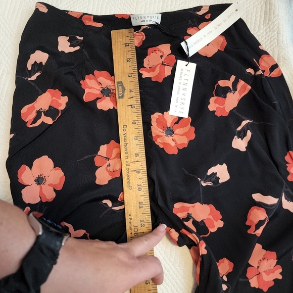 NWT Flynn Skye Black Coral Pink Floral Pants 100% Rayon Size Small - Picture 6 of 9